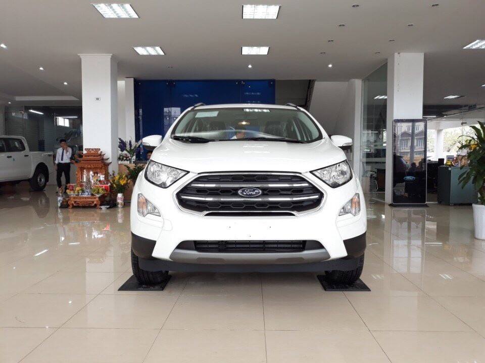 Cần bán lại xe Ford Escort đời 2018, màu trắng, 530 triệu giao ngay