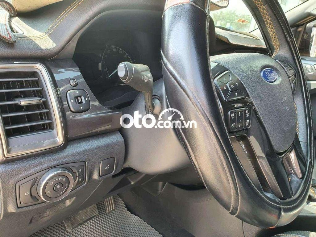 Xe Ford Ranger 2.0L sản xuất 2019, màu nâu, xe nhập còn mới