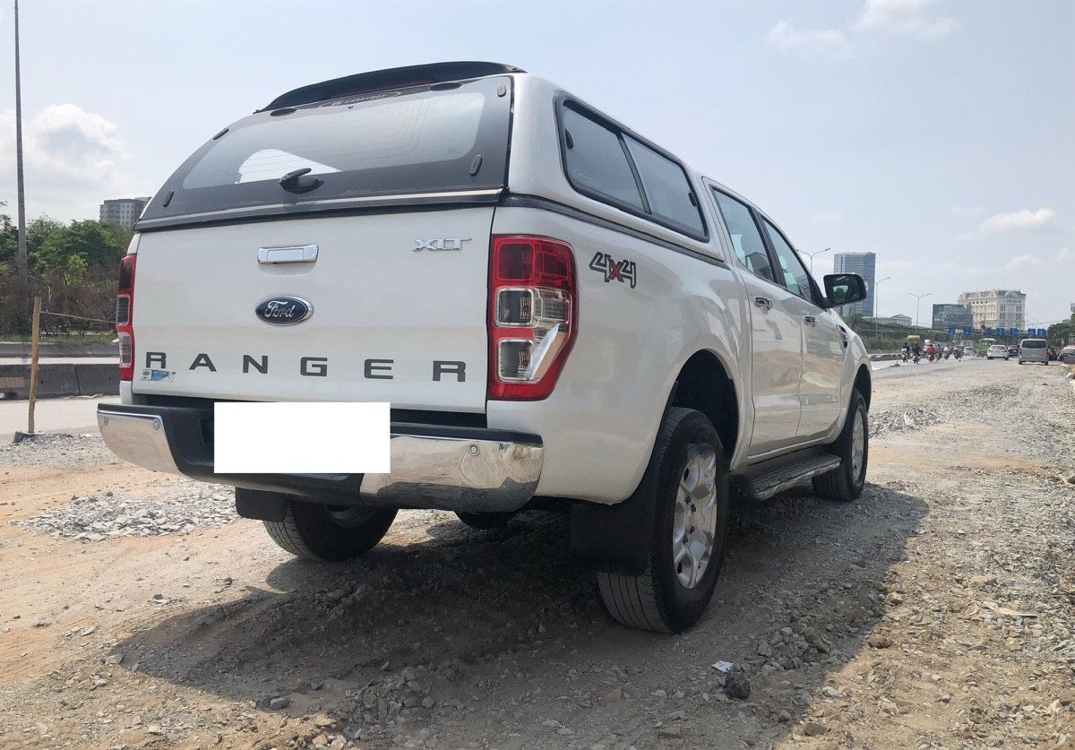 Cần bán xe Ford Ranger XLT năm sản xuất 2016, màu trắng, nhập khẩu nguyên chiếc số sàn, 615tr