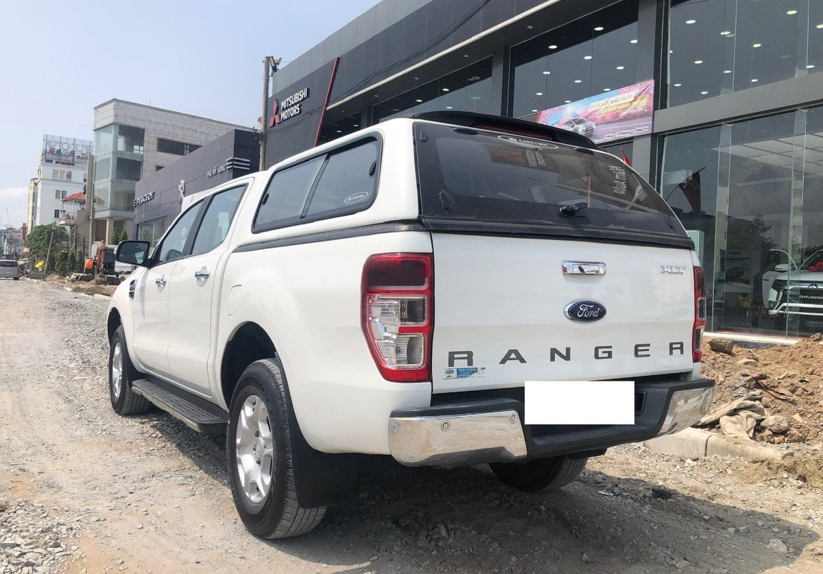 Cần bán xe Ford Ranger XLT năm sản xuất 2016, màu trắng, nhập khẩu nguyên chiếc số sàn, 615tr