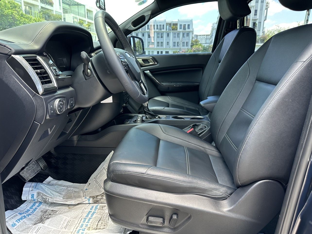 Ford Everest 2022 - Giá 1 tỷ 060 triệu