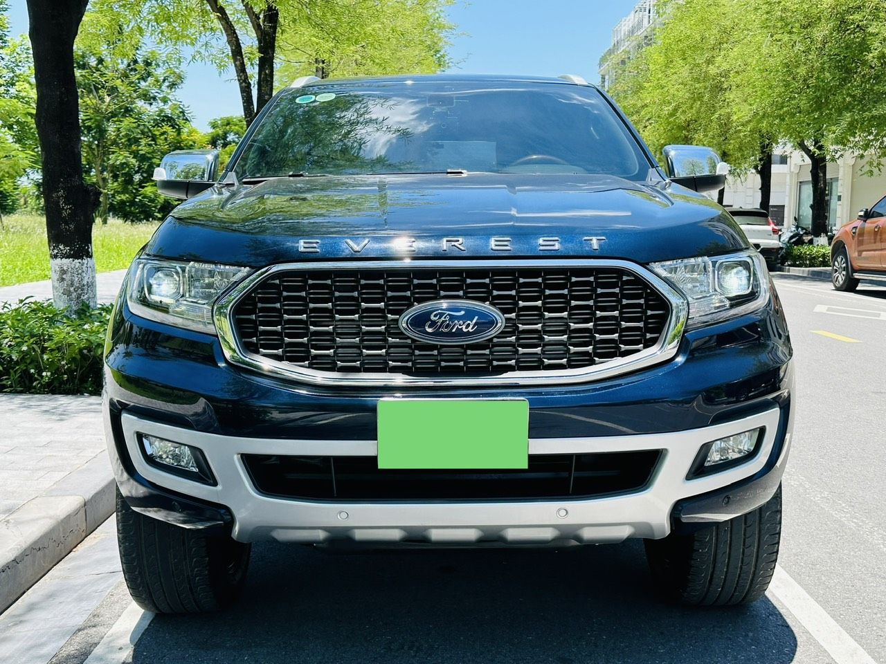 Ford Everest 2022 - Giá 1 tỷ 060 triệu
