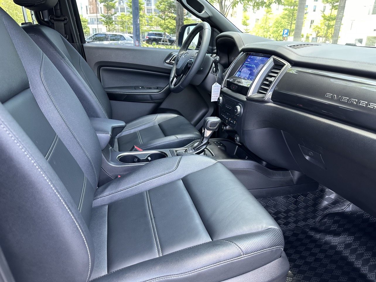 Ford Everest 2022 - Giá 1 tỷ 060 triệu