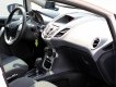 Ford Fiesta 2011 - Gia đình cần bán Ford Fiesta 2011 Hatchback, số tự động, màu trắng