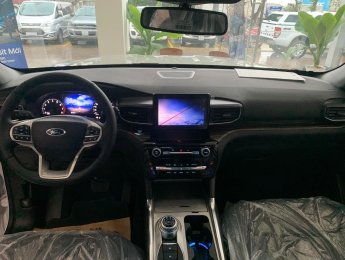Ford Explorer 2022 - Xe màu trắng sang trọng
