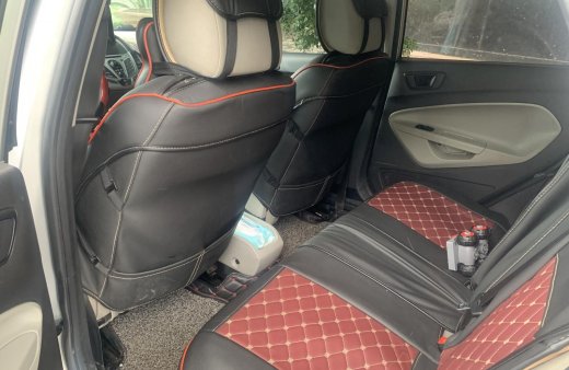 Ford Fiesta AT 2015 - Bán Ford Fiesta AT 2015 xe cá nhân sử dụng kỹ, giá 315 tr