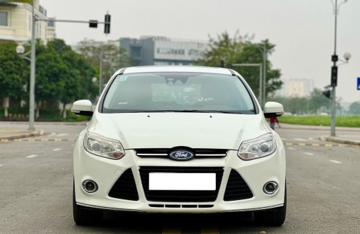 Ford Focus 2014 - Cần bán xe màu trắng